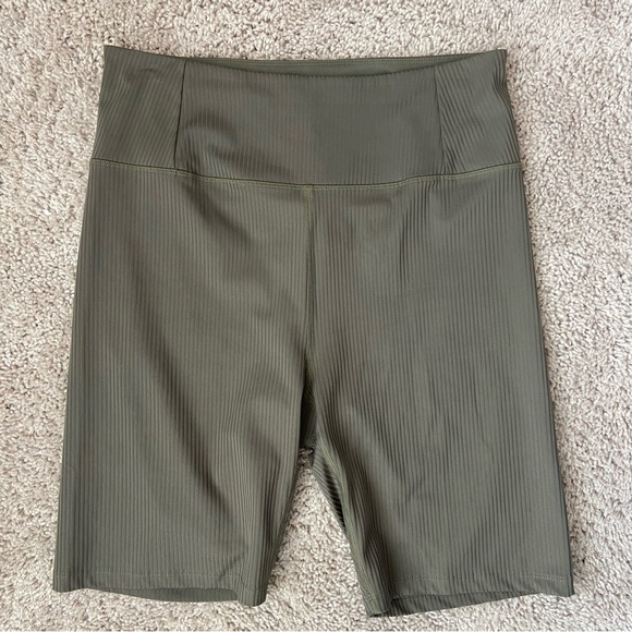 Girlfriend Collective Rib High Rise Bike Short - Picture 4 of 7